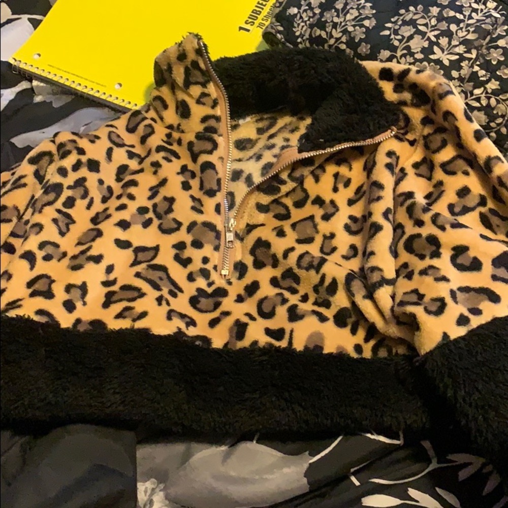 Never worn Sherpa pull over